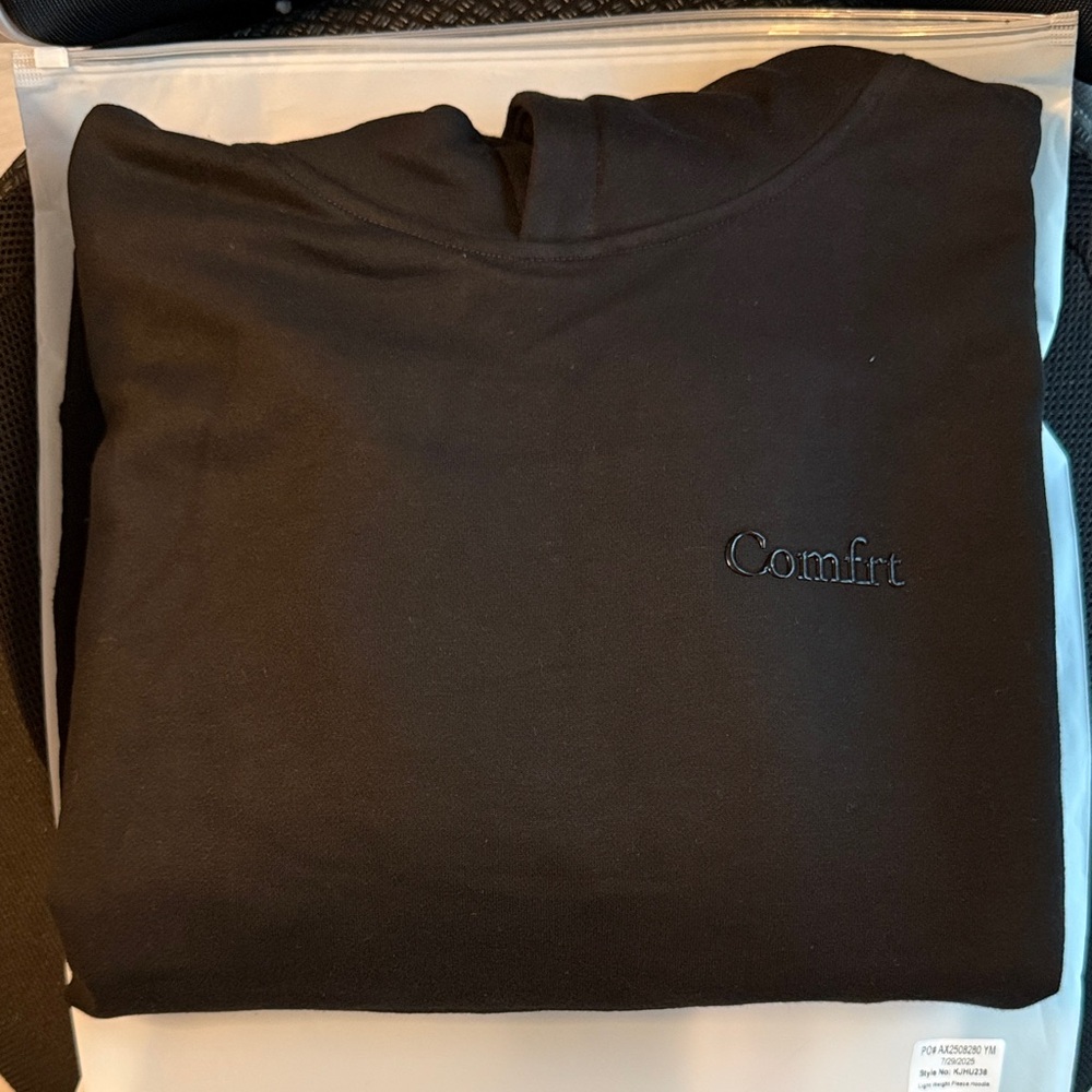 Comfrt Women's Black Sweatshirt